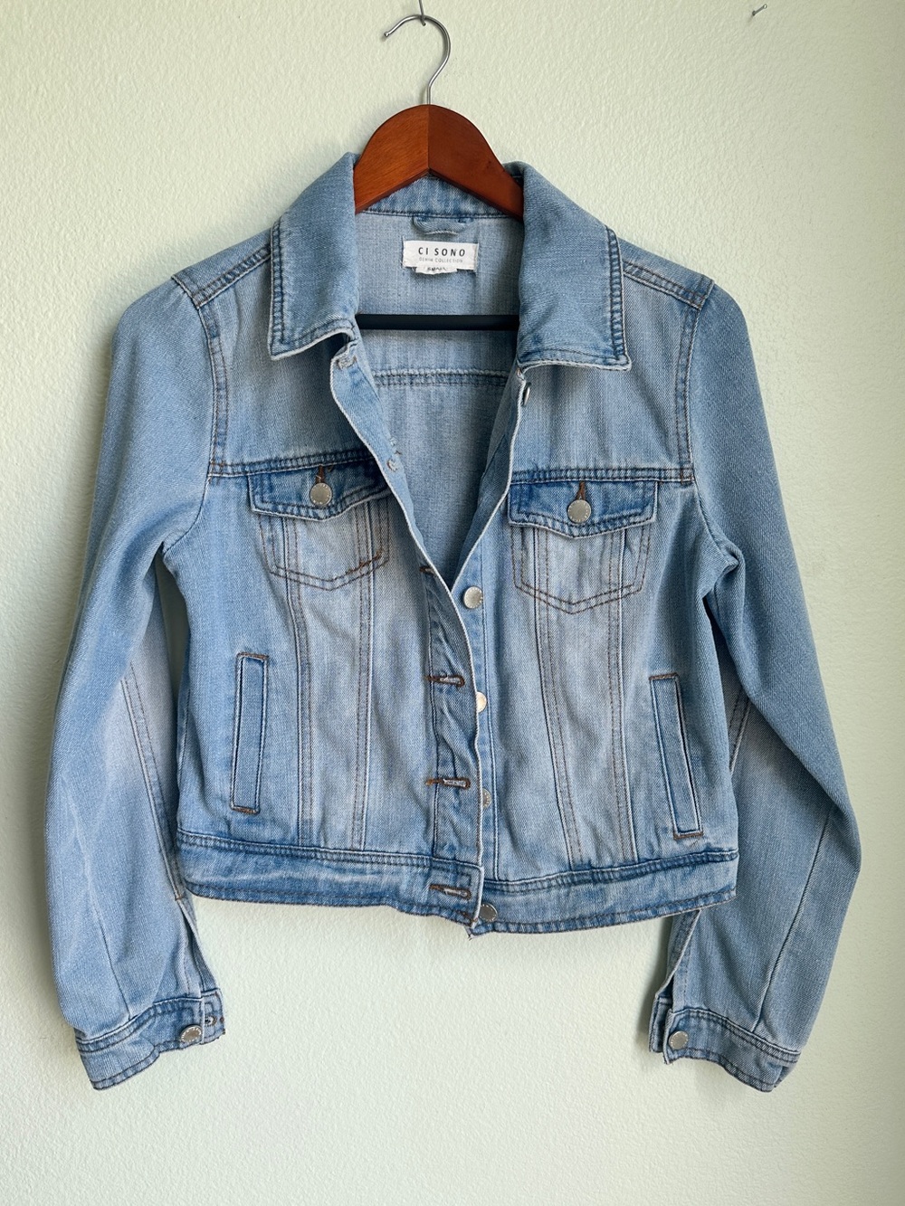 Cisono Denim Collection Women’s Small Light Wash Cropped Jean Jacket